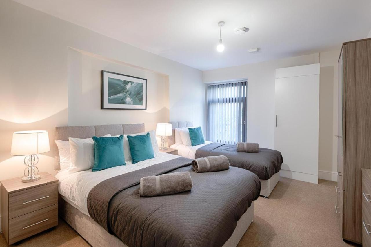 The Super Victoria Villa Swansea Bagian luar foto